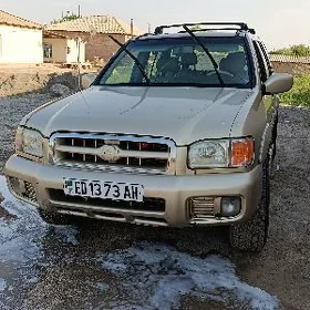Nissan Pathfinder 2000