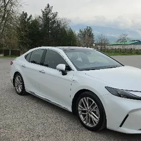 Toyota Camry Hybrid 2025