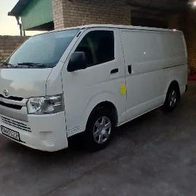 Toyota Hiace 2022
