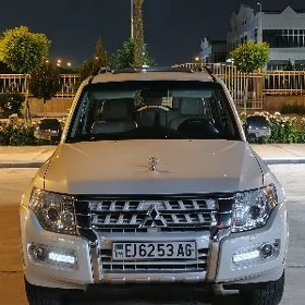 Mitsubishi Pajero 2014