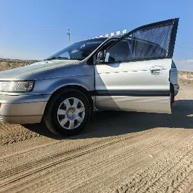 Mitsubishi Chariot 1992