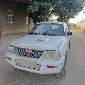 Mitsubishi L200 2003