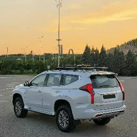 Mitsubishi Pajero 2020