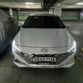 Hyundai Elantra 2022
