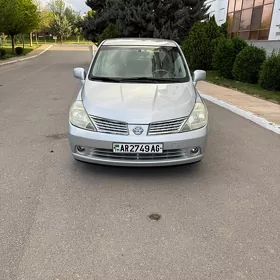 Nissan Tiida 2011