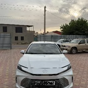 Toyota Camry Hybrid 2024
