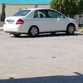 Nissan Tiida 2006