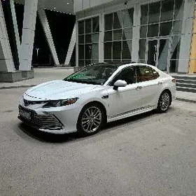 Toyota Camry 2020