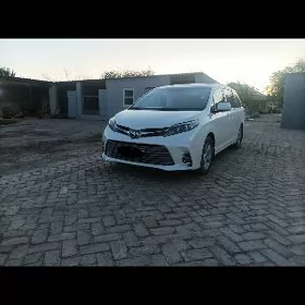 Toyota Sienna 2018