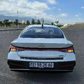Hyundai Elantra 2025