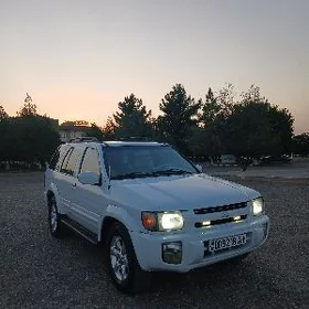 Nissan Pathfinder 2000