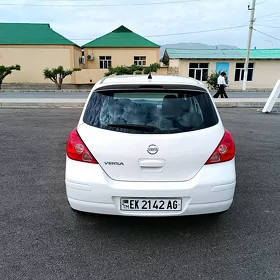 Nissan Versa 2012