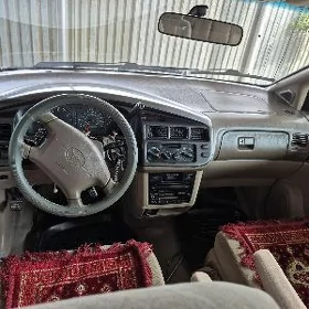 Toyota Sienna 1999