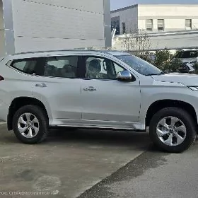 Mitsubishi Montero Sport 2025
