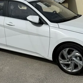 Hyundai Elantra 2025