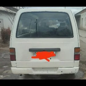 Nissan Urvan 2000