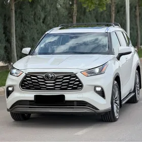 Toyota Highlander 2021
