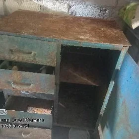 железный шкаф для инструментов