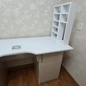 маникюрный стол