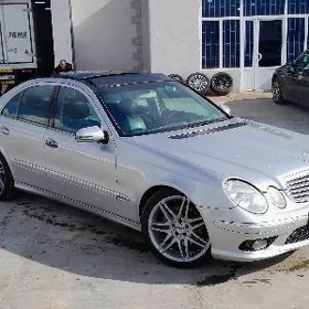 Mercedes-Benz E500 2004