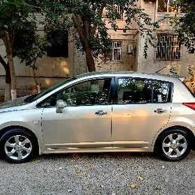 Nissan Tiida 2008