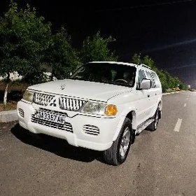 Mitsubishi Pajero 2010