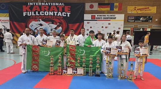 Türkmen karateçileri Germaniýada geçirilen halkara ýaryşda 9 medal gazandy