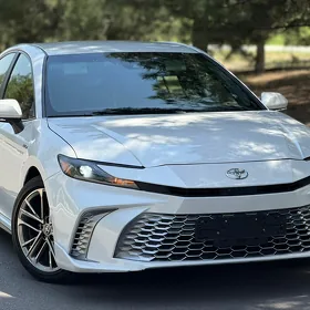 Toyota Camry 2025