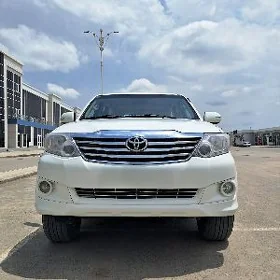 Toyota Fortuner 2013