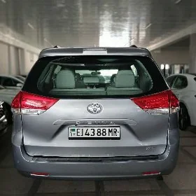 Toyota Sienna 2010