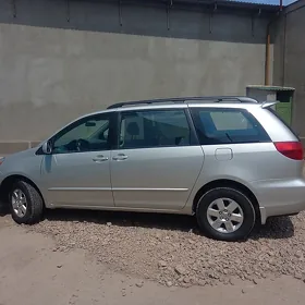 Toyota Sienna 2004