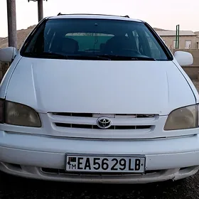 Toyota Sienna 1999