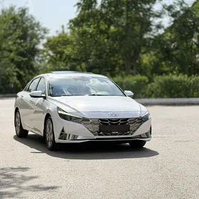 Hyundai Elantra 2022
