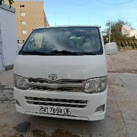 Toyota Hiace 2010