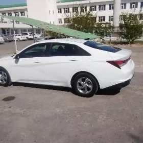 Hyundai Elantra 2023