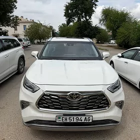 Toyota Highlander 2021