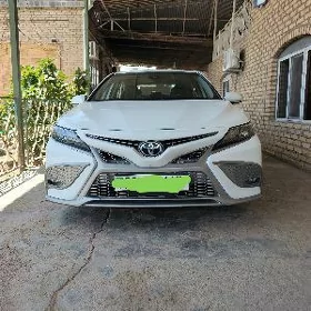 Toyota Camry 2021