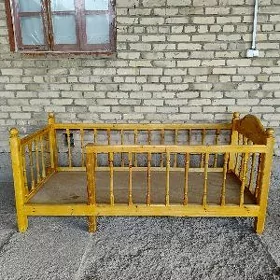 Детский кровать.