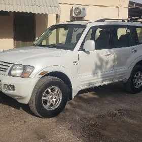 Mitsubishi Montero 2001