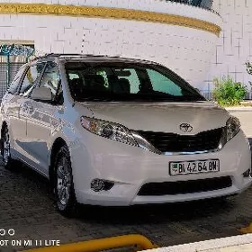 Toyota Sienna 2011
