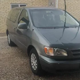 Toyota Sienna 1998