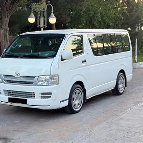 Toyota Hiace 2010