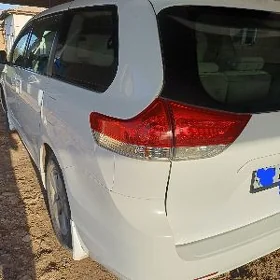 Toyota Sienna 2012