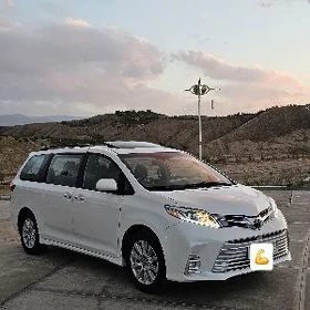 Toyota Sienna 2019