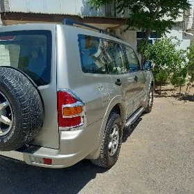 Mitsubishi Montero 2001