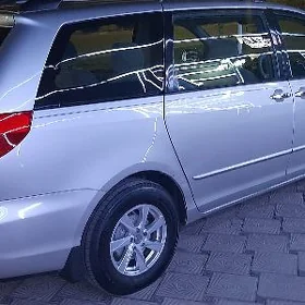 Toyota Sienna 2004