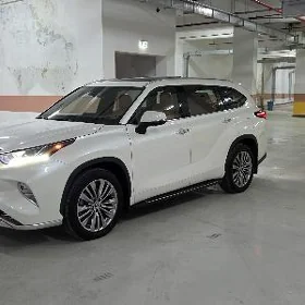 Toyota Highlander 2021