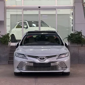 Toyota Camry 2019