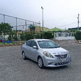 Nissan Versa 2011