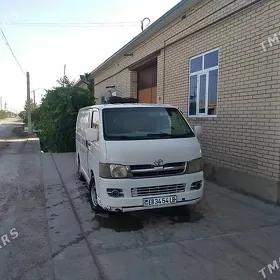Toyota Hiace 2005